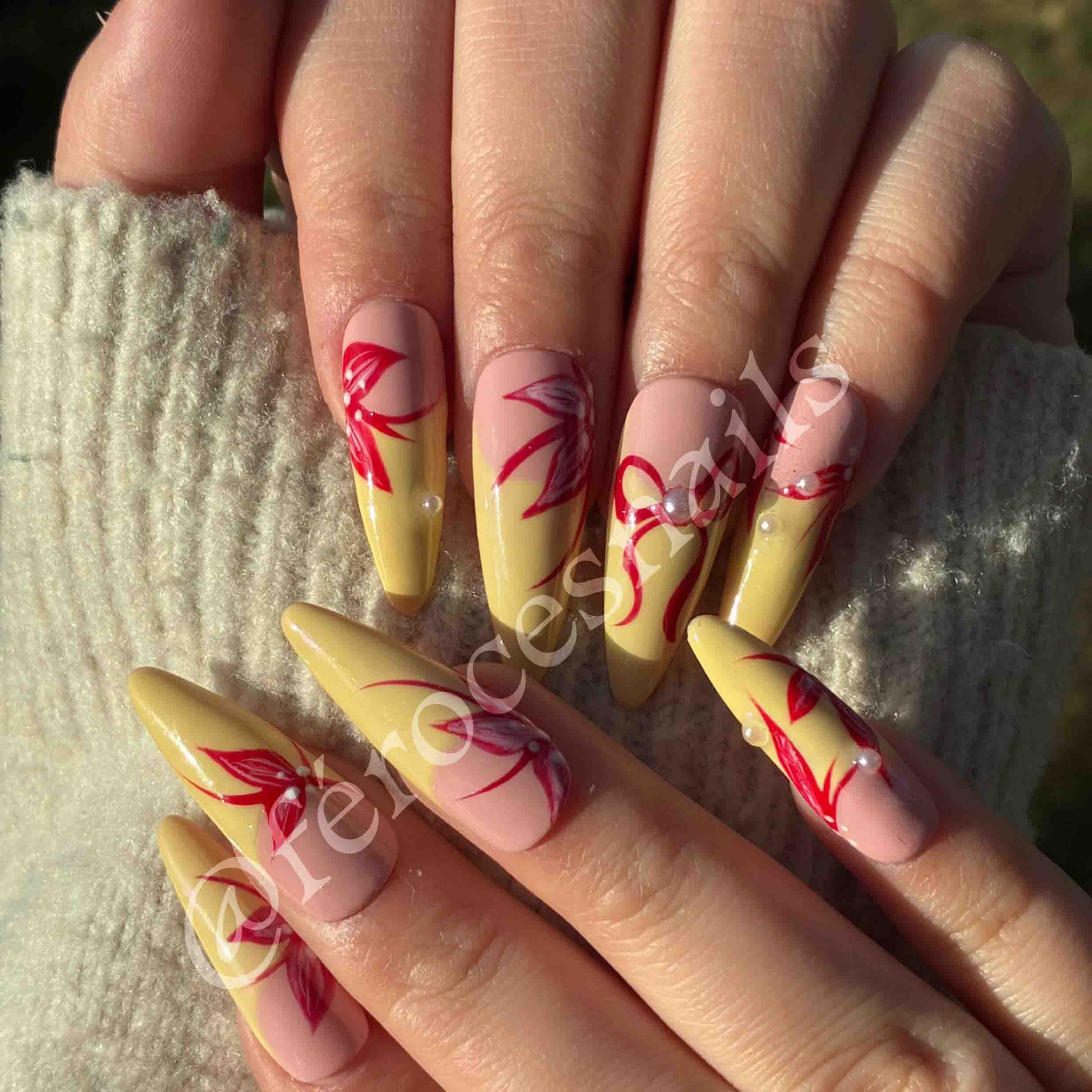 Red touch - Press-on nails amande